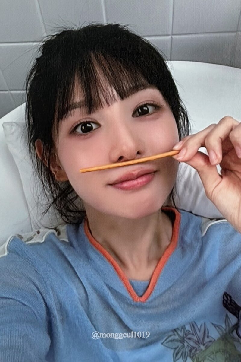 보기 힘들다는 배우 김지원 셀카 ㄷㄷ