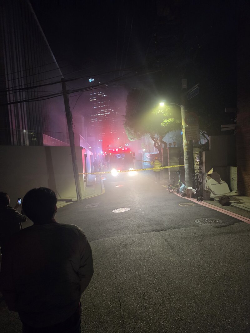 와 옆잡에 불남