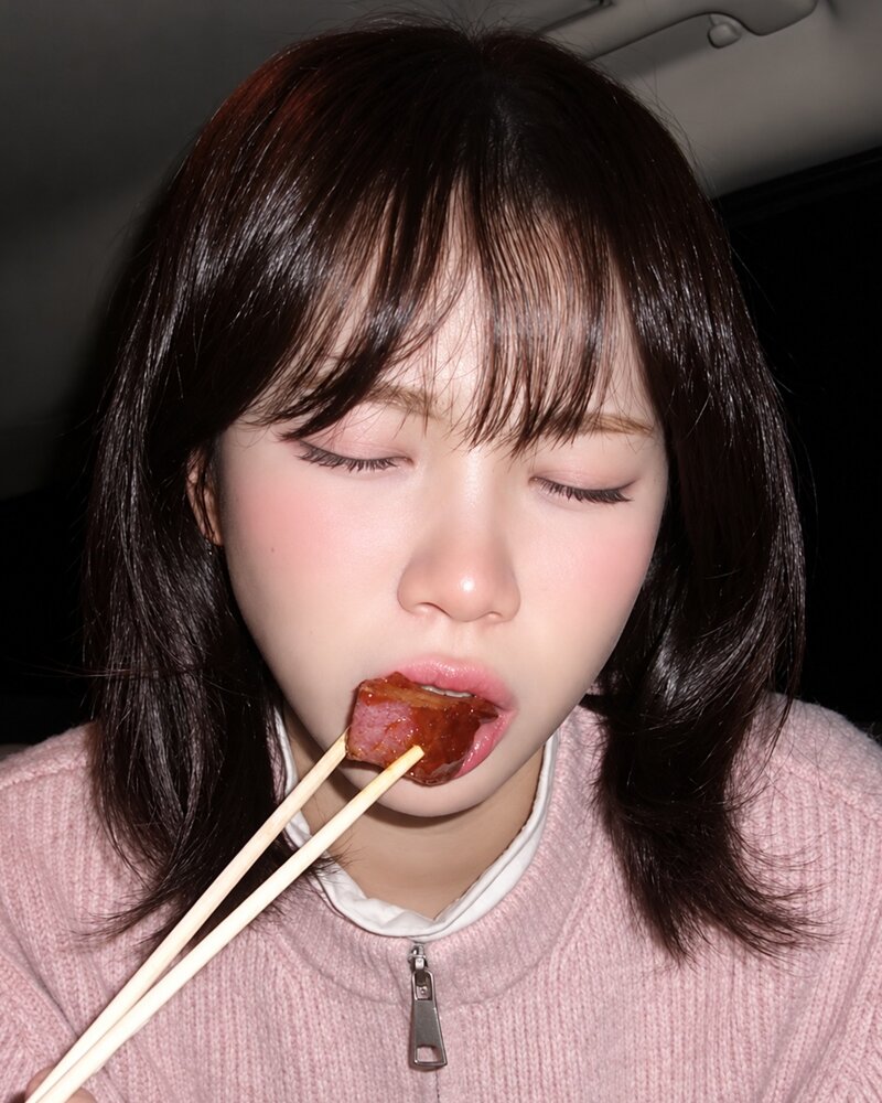 먹는모습도 귀여운 김채원 (5)