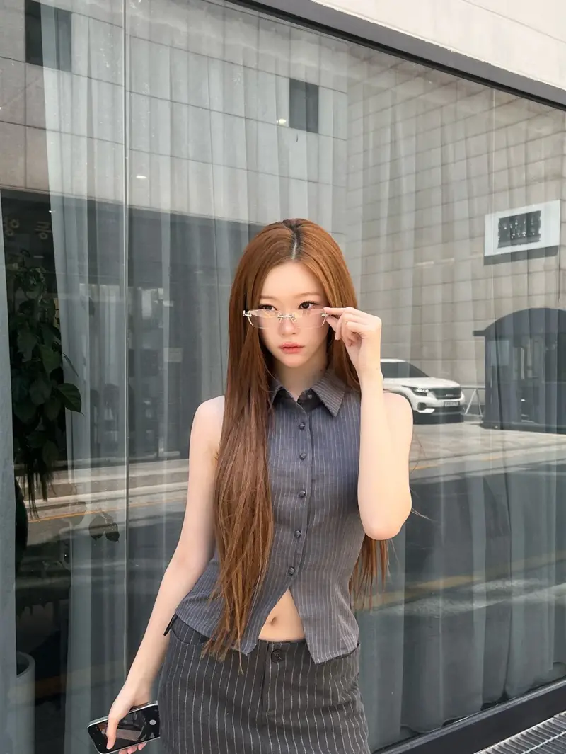 끈만 보이는 뒤태 빌리 츠키