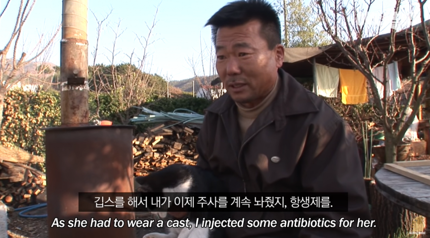 싱글벙글 자신을 치료해준 아재를 불길속에서 구한 털바퀴 (13)