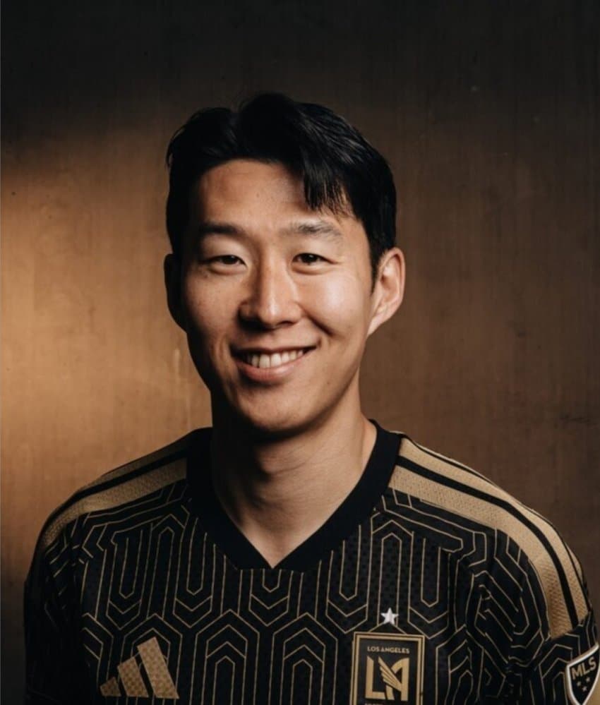 싱글벙글 세계적인 축구선수들 어린시절과 현재 모습 (48)