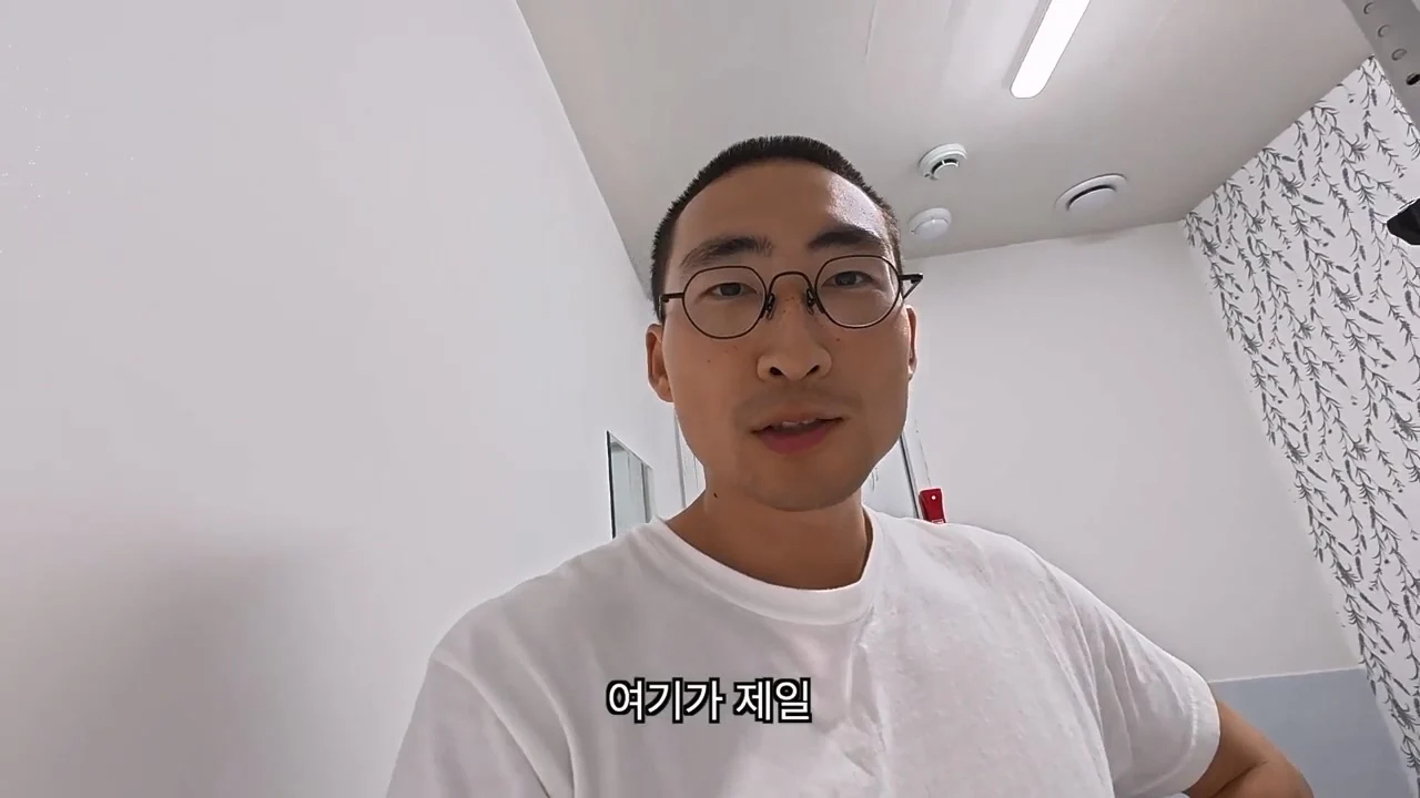 해외여행으로 가진돈 다 써버린 여행 유튜버 근황 (58)