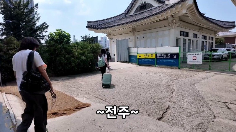 7억짜리 차 언박싱하는 20대 여성 (5)