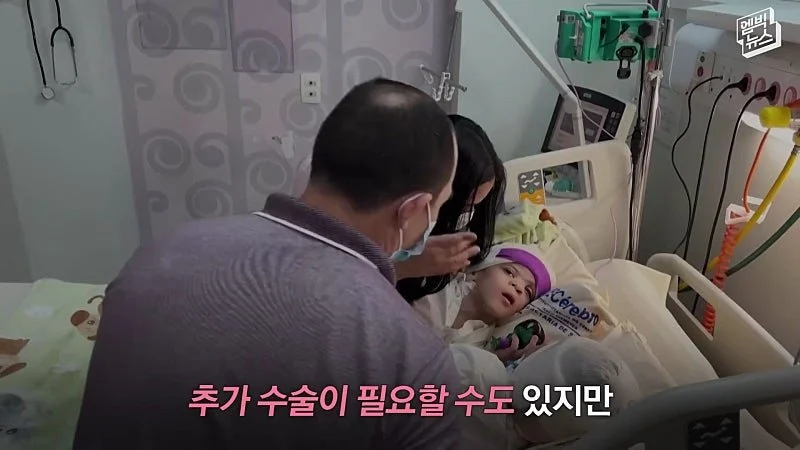 33시간 수술 끝에 얼굴 본 쌍둥이 (46)