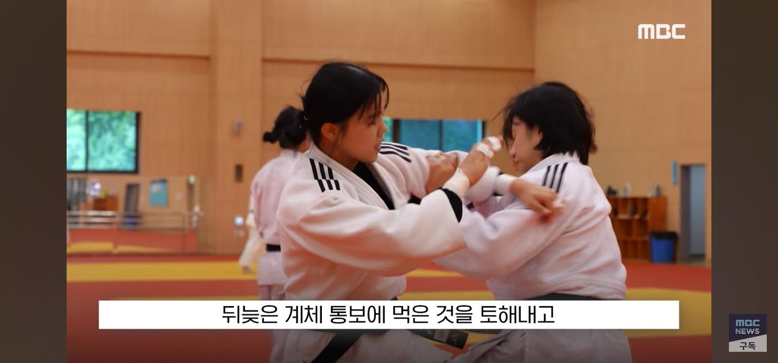 밥먹다 비행기 놓침 (3)