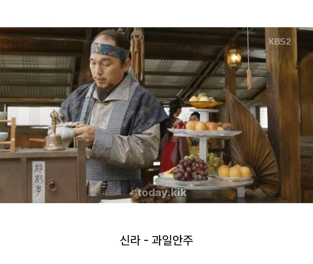 퓨전사극을 하려면 아예 뻔뻔 해야함.jpg