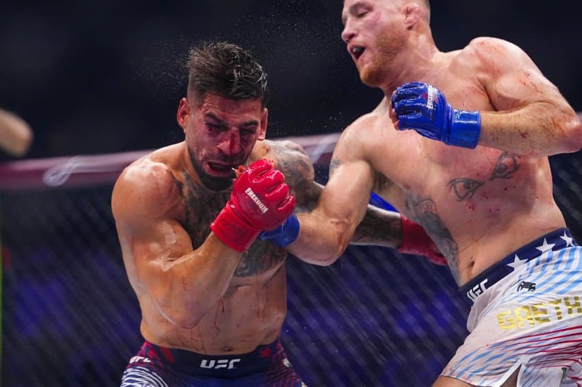 난리 났다는.. UFC 불법 글러브 논란 . (2)