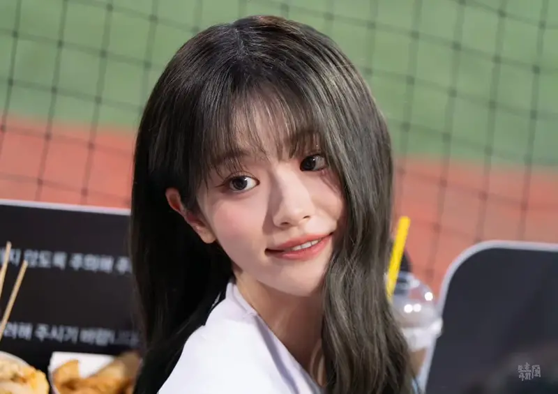 (ㅇㅎ?) 셀카 찍는 처자