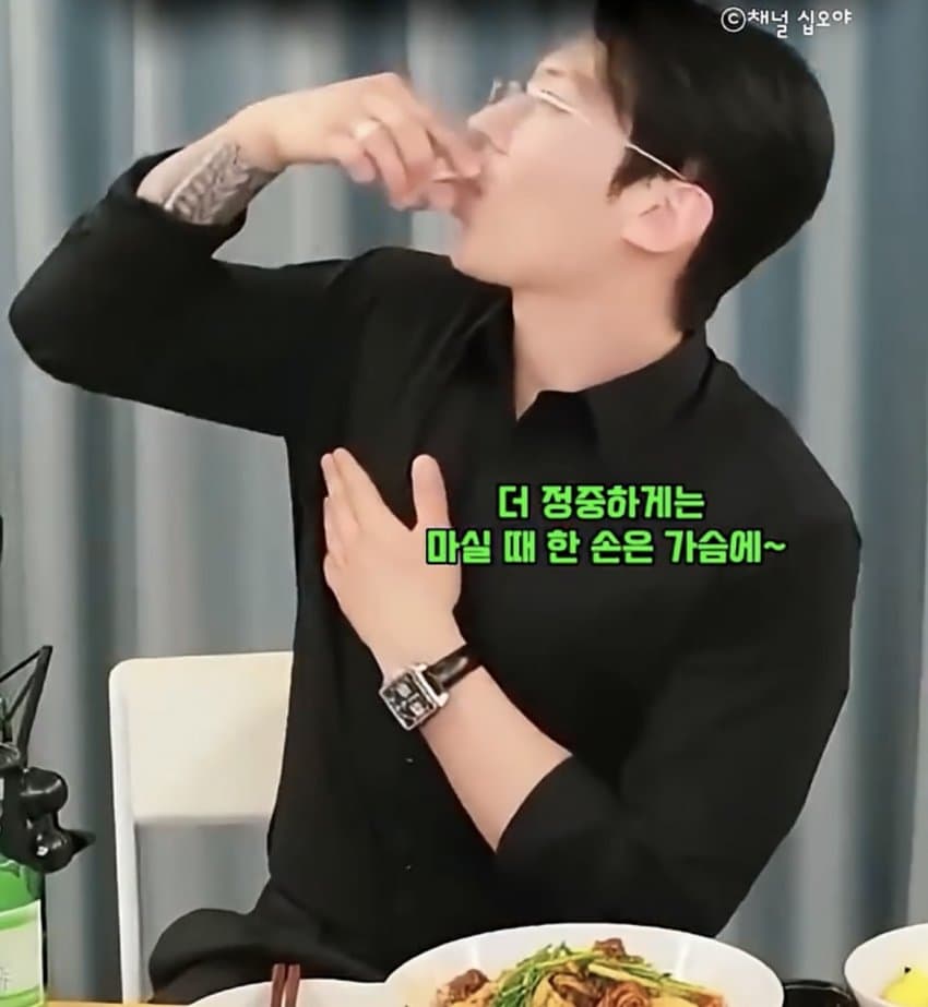 깜짝 .. 명절에 알아두면 좋은 술자리 예절 ㄹㅇ . (12)