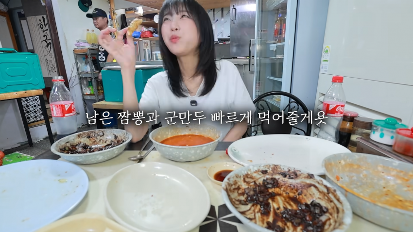 쯔양 중국집 먹방 직관하고 극찬하는 강릉 어르신 ㅋㅋㅋ (25)