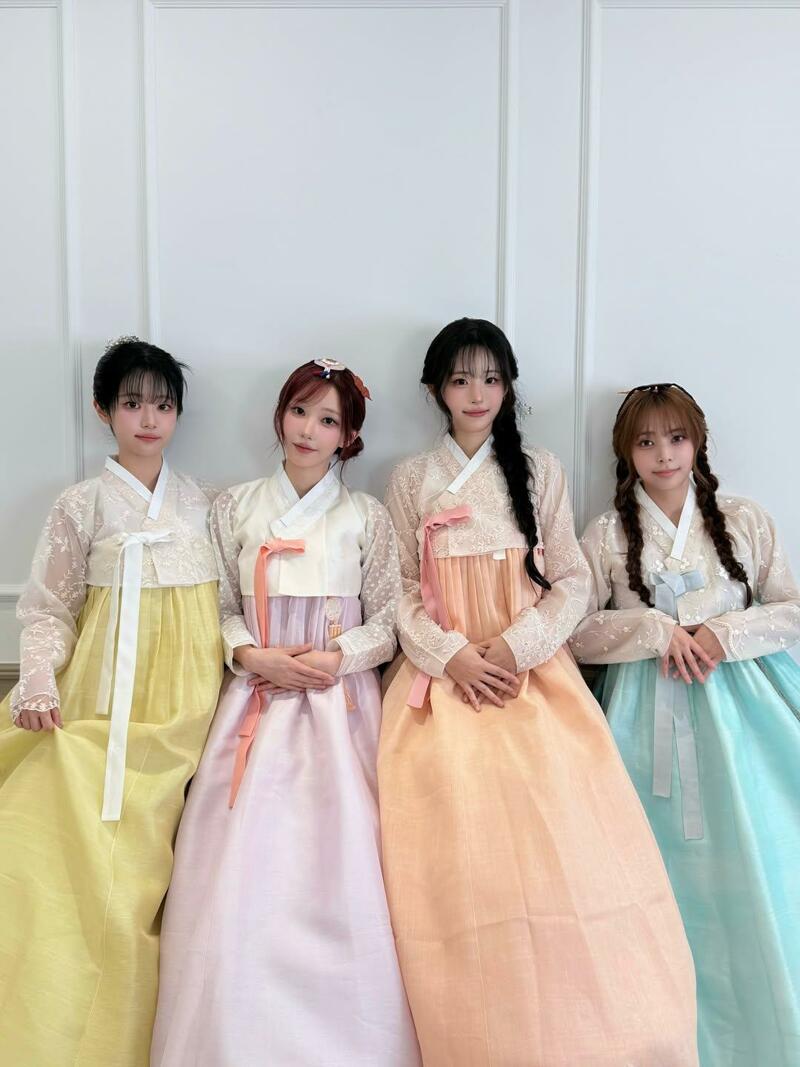 QWER 공식 SNS 사진 업로드 근황 (2)