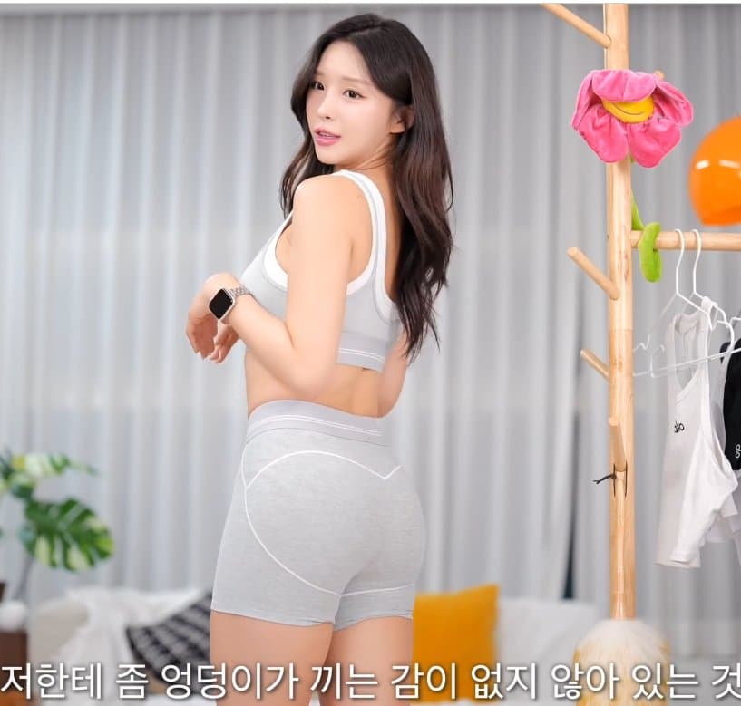 ㅇㅎ)동양 vs 서양. 엉덩이가 커져서 요즘 레깅스가 불편하다는 미녀 (6)
