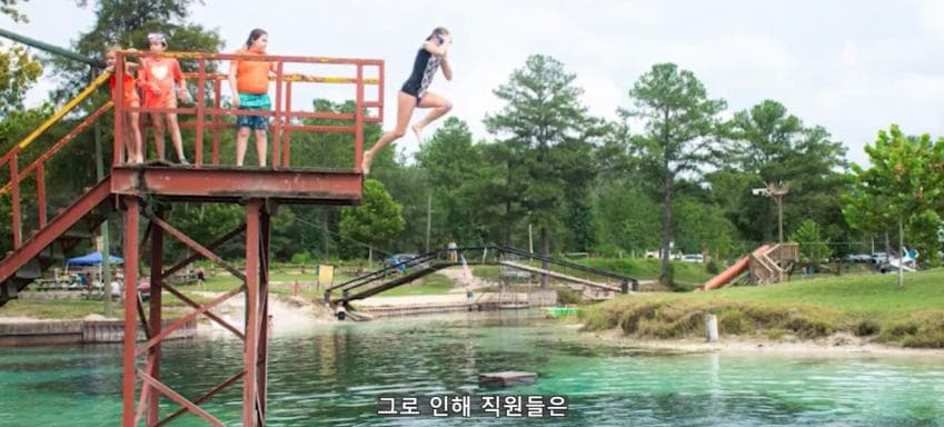 깊이를 알 수 없는 수중동굴에서 완전히 사라진 남자 (36)