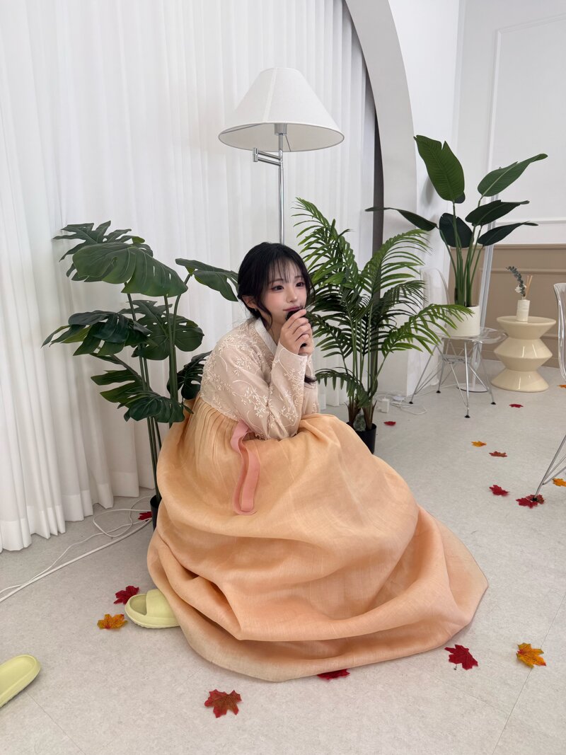 한복입은 QWER 히나 (4)