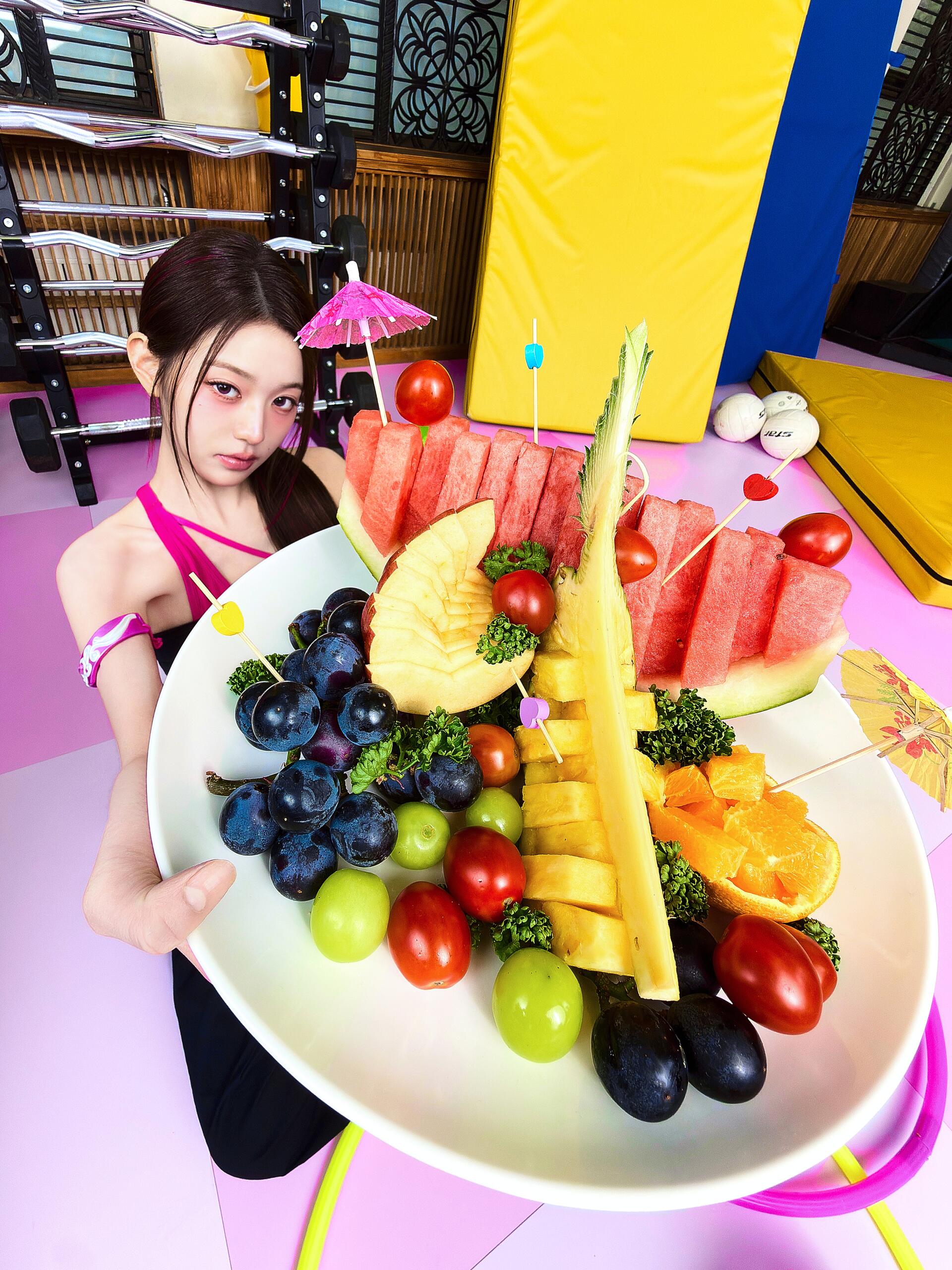 아이브 IVE EP <Looks Can Kill>  ‘HERO COMICS’ Concept Photo 안유진 vs 장원영 (13)