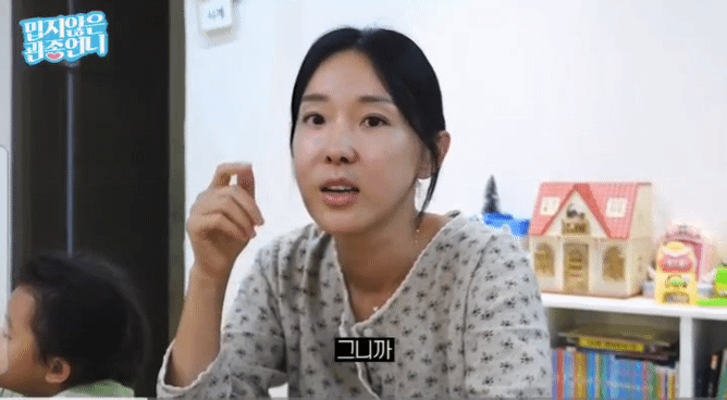 유튜브에서 성형, 담배, 성생활 다 공개하는 여가수. (2)