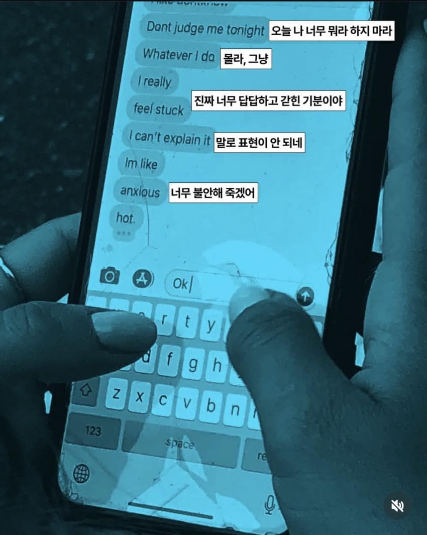 싱글벙글 뉴욕 거리 시민들 휴대폰 문자 도촬 프로젝트 공개됨 (6)