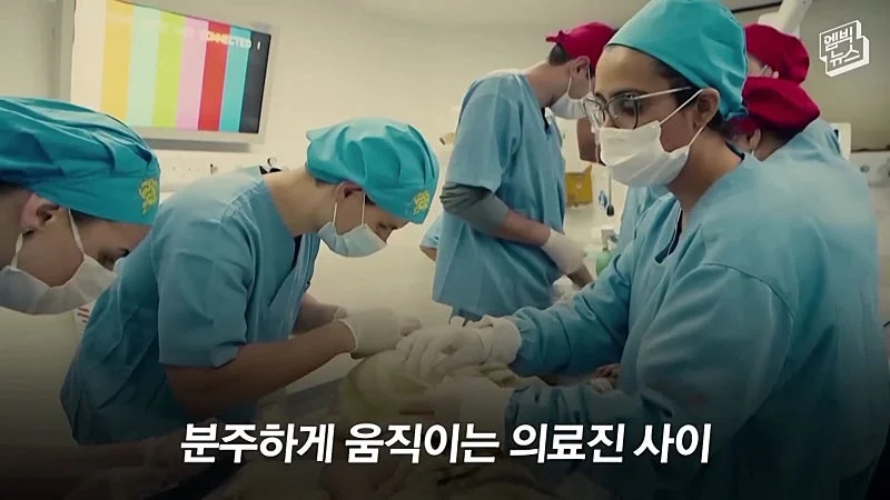 33시간 수술 끝에 얼굴 본 쌍둥이 (9)
