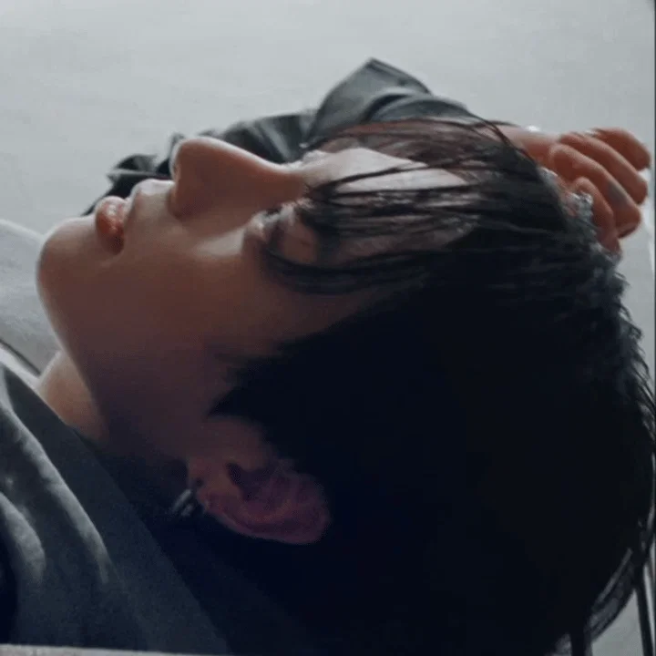 흰양말로 시작해서 얼굴엔딩 미쳤다는 방탄 정국 CK 새 캠페인 영상 (2)