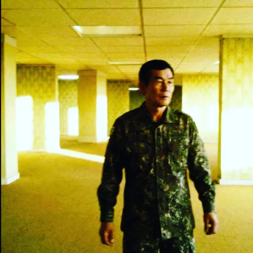백룸에 방문한 행보관