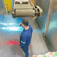 커피 마시면서 일 대충 하는 직원 gif