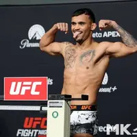 싱글벙글 방금 코리안 킬러 KO시킨 UFC 최두호