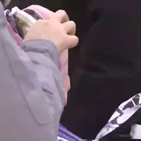 시민 파우치까지 검문하는 경찰
