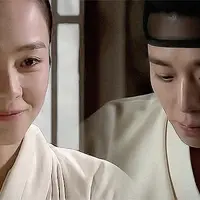 둘다 적통자인데 소복입은게 ㄹㅇ눈물버튼..