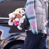 키링 달고다니는데 회사사람이 너 나이가 몇인데 솔직히 누가 보면 정신 이상한 사람으로 볼수도있다 나이에 맞는 스타일 찾아라 이롬..