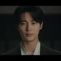 애초에 입헌군주제 설정 자체에 모순이 생긴다는 <21세기 대군부인>