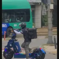 한국에 떴다는 킥보드계의 포르쉐 ㅎㄷㄷ