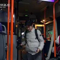 다큐3일에서 인터뷰한 1년반사귄 현여친 미래의 아내를 집에 데려다주고 보고싶어서 버스에서 우는 예비신랑