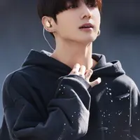오늘자 17년도 DNA 때 얼굴 생각난다는 방탄소년단 정국.twtjpg